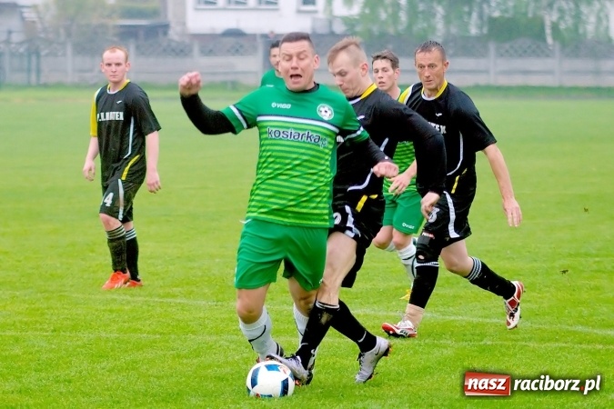 Zdjęcie w galerii na portalu naszraciborz.pl: Gole, kartki i kontuzja, czyli derby gminy Krzyżanowice wiadomości z regionu