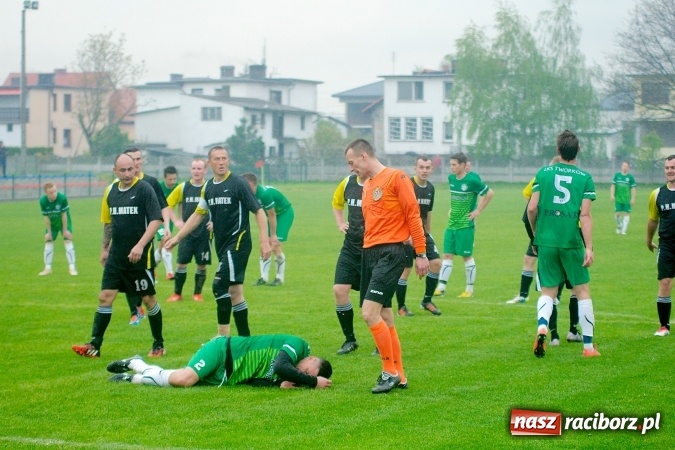 Zdjęcie w galerii na portalu naszraciborz.pl: Gole, kartki i kontuzja, czyli derby gminy Krzyżanowice wiadomości z regionu