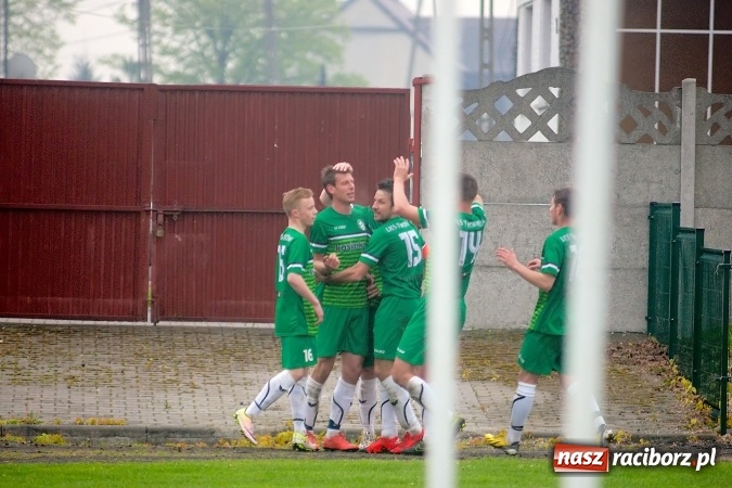 Zdjęcie w galerii na portalu naszraciborz.pl: Gole, kartki i kontuzja, czyli derby gminy Krzyżanowice wiadomości z regionu