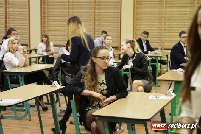 Zdjęcie w galerii na portalu naszraciborz.pl: Matura 2016 - fotoreportaż z Zespołu Szkół Ogólnokształcących Mistrzostwa Sportowego wiadomości z regionu