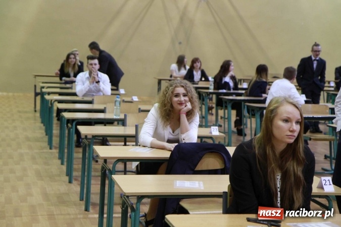 Zdjęcie w galerii na portalu naszraciborz.pl: Matura 2016 - fotoreportaż z Zespołu Szkół Ogólnokształcących Mistrzostwa Sportowego wiadomości z regionu