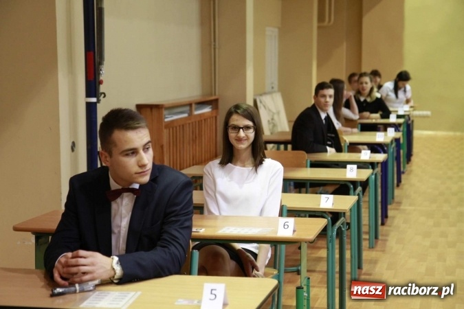 Zdjęcie w galerii na portalu naszraciborz.pl: Matura 2016 - fotoreportaż z Zespołu Szkół Ogólnokształcących Mistrzostwa Sportowego wiadomości z regionu