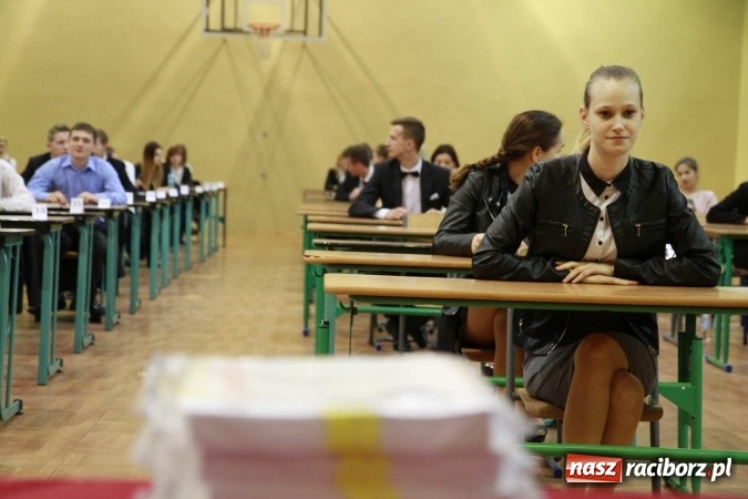 Zdjęcie w galerii na portalu naszraciborz.pl: Matura 2016 - fotoreportaż z Zespołu Szkół Ogólnokształcących Mistrzostwa Sportowego wiadomości z regionu