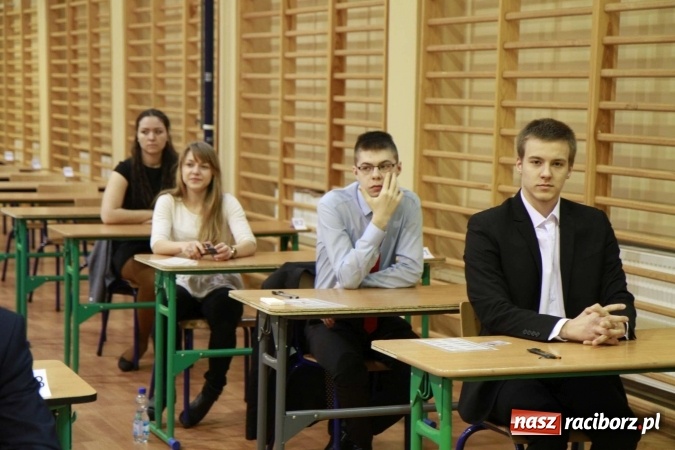 Zdjęcie w galerii na portalu naszraciborz.pl: Matura 2016 - fotoreportaż z Zespołu Szkół Ogólnokształcących Mistrzostwa Sportowego wiadomości z regionu