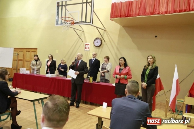 Zdjęcie w galerii na portalu naszraciborz.pl: Matura 2016 - fotoreportaż z Zespołu Szkół Ogólnokształcących Mistrzostwa Sportowego wiadomości z regionu
