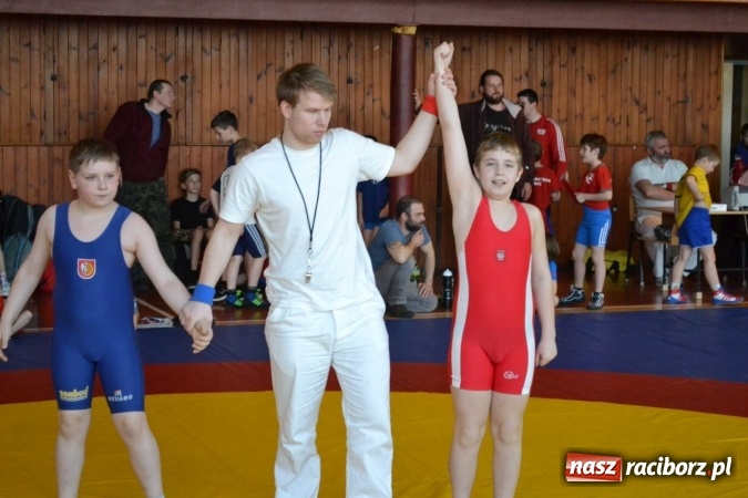 Zdjęcie w galerii na portalu naszraciborz.pl: Unici walczyli na matach w Krnowie wiadomości z regionu