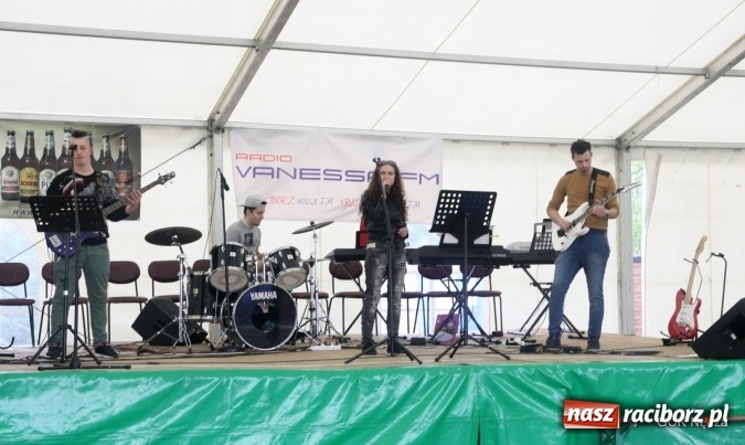 Zdjęcie w galerii na portalu naszraciborz.pl: Młode talenty z Nędzy pokazały się na scenie podczas majówki wiadomości z regionu