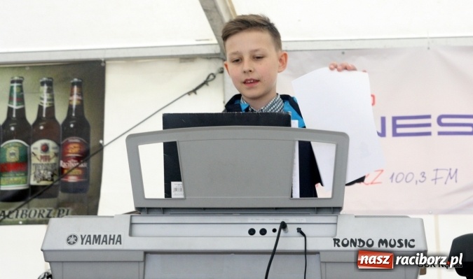 Zdjęcie w galerii na portalu naszraciborz.pl: Młode talenty z Nędzy pokazały się na scenie podczas majówki wiadomości z regionu