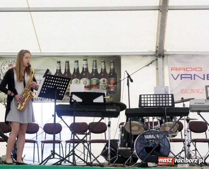Zdjęcie w galerii na portalu naszraciborz.pl: Młode talenty z Nędzy pokazały się na scenie podczas majówki wiadomości z regionu