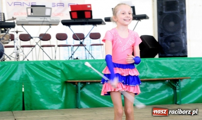 Zdjęcie w galerii na portalu naszraciborz.pl: Młode talenty z Nędzy pokazały się na scenie podczas majówki wiadomości z regionu