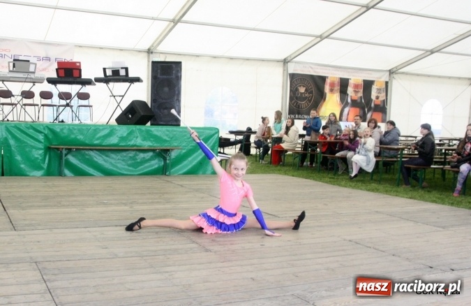 Zdjęcie w galerii na portalu naszraciborz.pl: Młode talenty z Nędzy pokazały się na scenie podczas majówki wiadomości z regionu