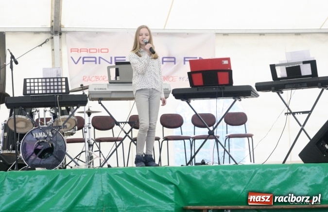 Zdjęcie w galerii na portalu naszraciborz.pl: Młode talenty z Nędzy pokazały się na scenie podczas majówki wiadomości z regionu