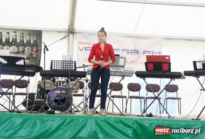 Zdjęcie w galerii na portalu naszraciborz.pl: Młode talenty z Nędzy pokazały się na scenie podczas majówki wiadomości z regionu