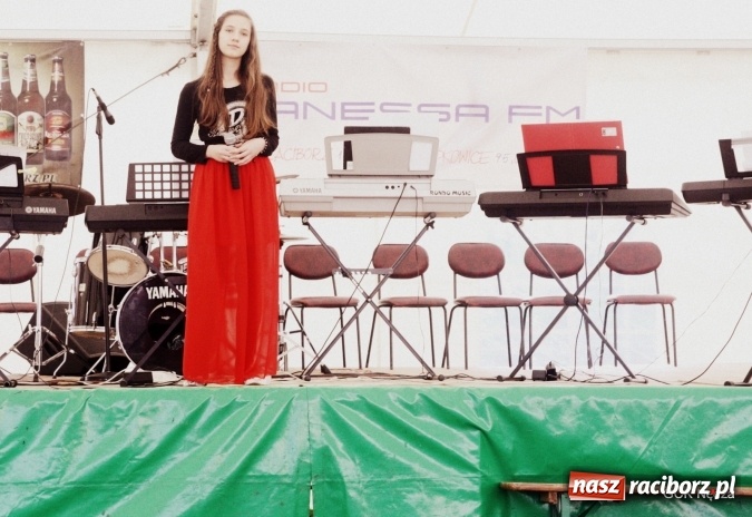Zdjęcie w galerii na portalu naszraciborz.pl: Młode talenty z Nędzy pokazały się na scenie podczas majówki wiadomości z regionu