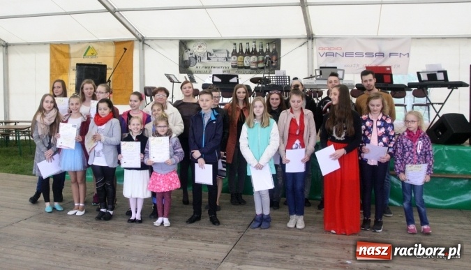 Zdjęcie w galerii na portalu naszraciborz.pl: Młode talenty z Nędzy pokazały się na scenie podczas majówki wiadomości z regionu