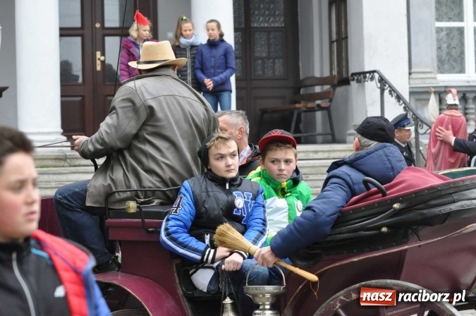 Zdjęcie w galerii na portalu naszraciborz.pl: Pradawnym zwyczajem ojców w Pogrzebieniu na św. Floriana odbyła się procesja konna wiadomości z regionu