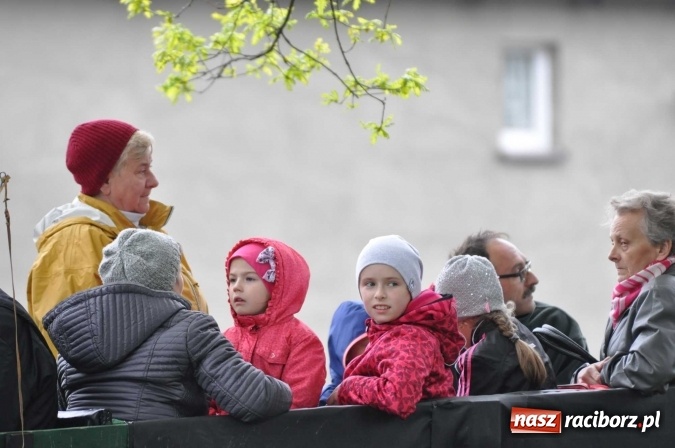 Zdjęcie w galerii na portalu naszraciborz.pl: Pradawnym zwyczajem ojców w Pogrzebieniu na św. Floriana odbyła się procesja konna wiadomości z regionu