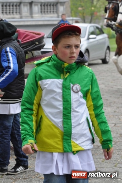 Zdjęcie w galerii na portalu naszraciborz.pl: Pradawnym zwyczajem ojców w Pogrzebieniu na św. Floriana odbyła się procesja konna wiadomości z regionu