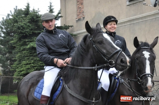 Zdjęcie w galerii na portalu naszraciborz.pl: Pradawnym zwyczajem ojców w Pogrzebieniu na św. Floriana odbyła się procesja konna wiadomości z regionu
