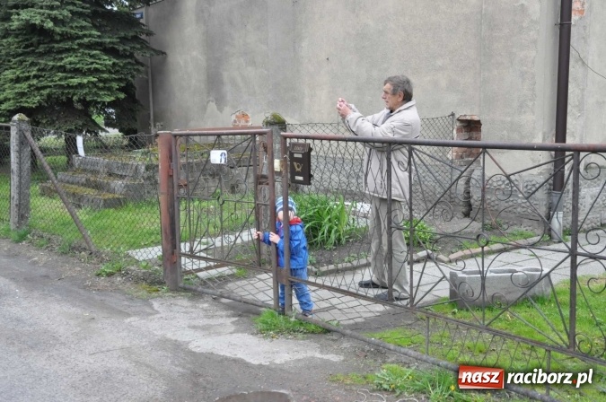 Zdjęcie w galerii na portalu naszraciborz.pl: Pradawnym zwyczajem ojców w Pogrzebieniu na św. Floriana odbyła się procesja konna wiadomości z regionu