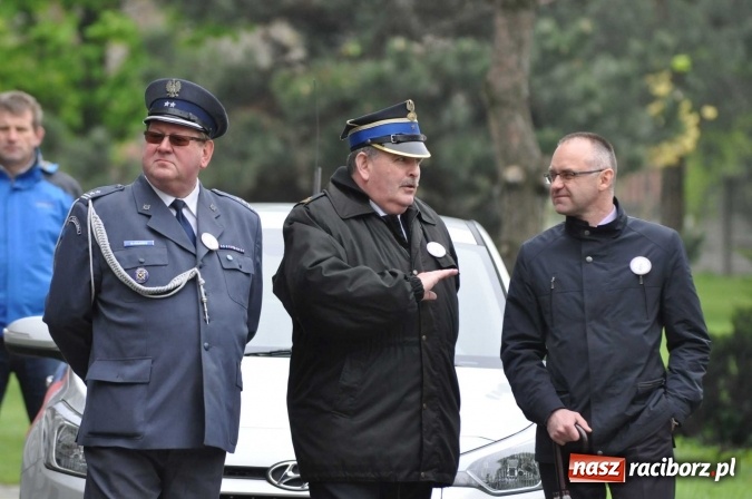 Zdjęcie w galerii na portalu naszraciborz.pl: Pradawnym zwyczajem ojców w Pogrzebieniu na św. Floriana odbyła się procesja konna wiadomości z regionu