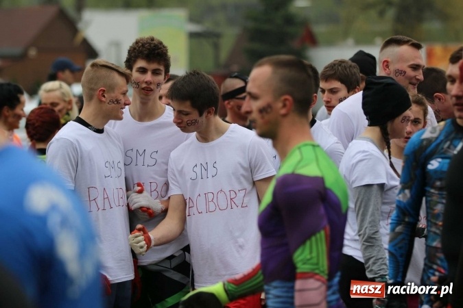Zdjęcie w galerii na portalu naszraciborz.pl: Drużyna SMS-u w Runmageddonie FOTOREPORTAŻ wiadomości z regionu