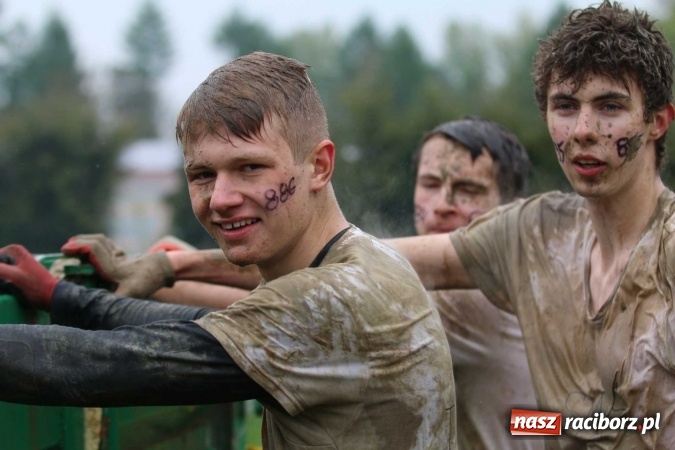 Zdjęcie w galerii na portalu naszraciborz.pl: Drużyna SMS-u w Runmageddonie FOTOREPORTAŻ wiadomości z regionu