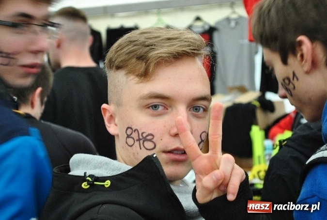 Zdjęcie w galerii na portalu naszraciborz.pl: Drużyna SMS-u w Runmageddonie FOTOREPORTAŻ wiadomości z regionu