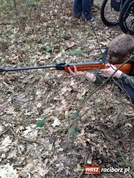 Zdjęcie w galerii na portalu naszraciborz.pl: Bastion na biwaku w szymocickim lesie wiadomości z regionu