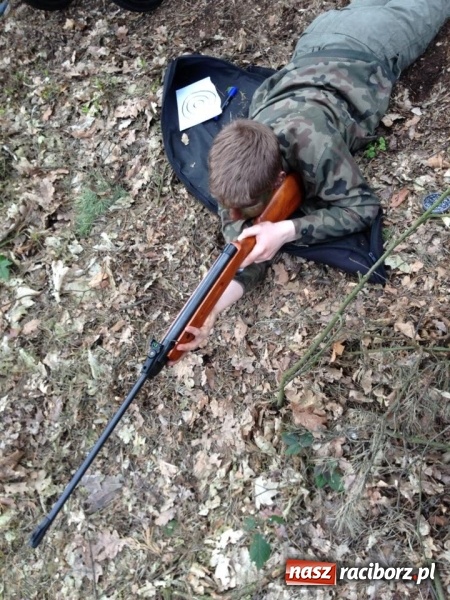 Zdjęcie w galerii na portalu naszraciborz.pl: Bastion na biwaku w szymocickim lesie wiadomości z regionu
