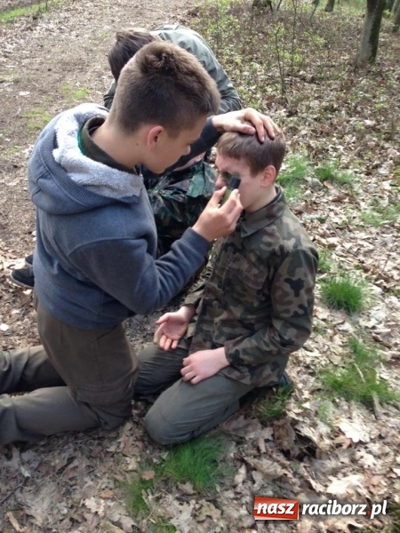 Zdjęcie w galerii na portalu naszraciborz.pl: Bastion na biwaku w szymocickim lesie wiadomości z regionu