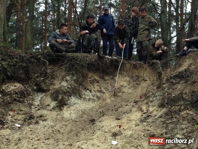 Zdjęcie w galerii na portalu naszraciborz.pl: Bastion na biwaku w szymocickim lesie wiadomości z regionu
