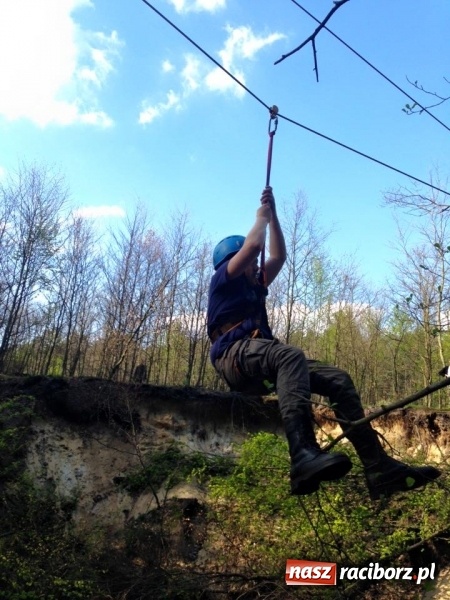 Zdjęcie w galerii na portalu naszraciborz.pl: Bastion na biwaku w szymocickim lesie wiadomości z regionu
