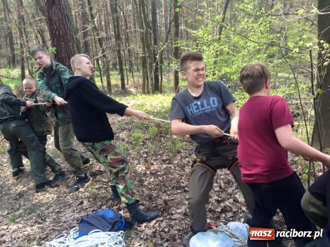 Zdjęcie w galerii na portalu naszraciborz.pl: Bastion na biwaku w szymocickim lesie wiadomości z regionu