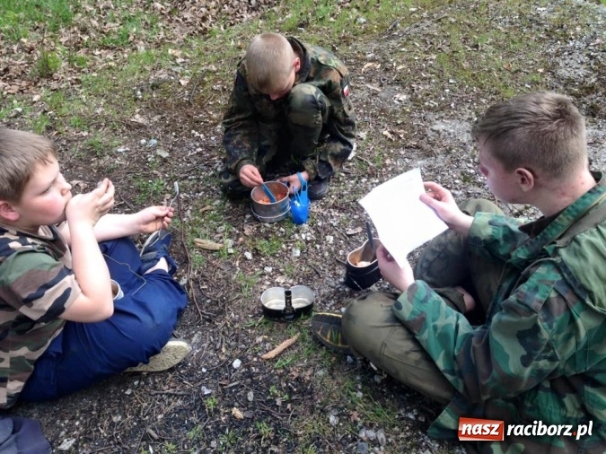 Zdjęcie w galerii na portalu naszraciborz.pl: Bastion na biwaku w szymocickim lesie wiadomości z regionu
