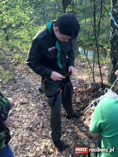 Zdjęcie w galerii na portalu naszraciborz.pl: Bastion na biwaku w szymocickim lesie wiadomości z regionu