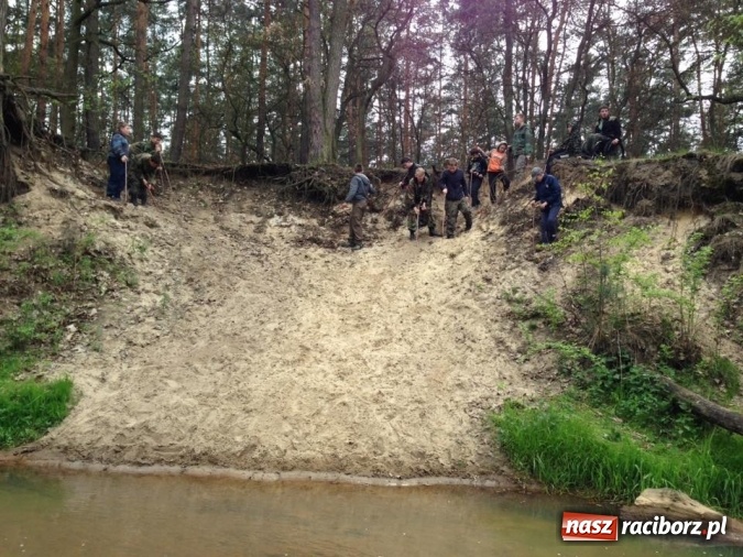 Zdjęcie w galerii na portalu naszraciborz.pl: Bastion na biwaku w szymocickim lesie wiadomości z regionu