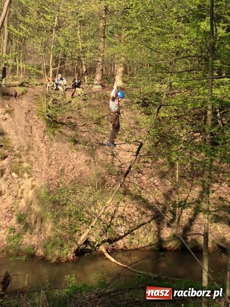 Zdjęcie w galerii na portalu naszraciborz.pl: Bastion na biwaku w szymocickim lesie wiadomości z regionu