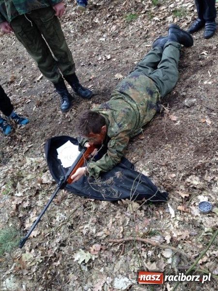 Zdjęcie w galerii na portalu naszraciborz.pl: Bastion na biwaku w szymocickim lesie wiadomości z regionu
