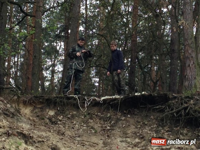 Zdjęcie w galerii na portalu naszraciborz.pl: Bastion na biwaku w szymocickim lesie wiadomości z regionu