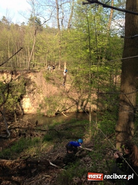 Zdjęcie w galerii na portalu naszraciborz.pl: Bastion na biwaku w szymocickim lesie wiadomości z regionu