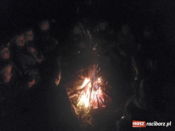 Zdjęcie w galerii na portalu naszraciborz.pl: Bastion na biwaku w szymocickim lesie wiadomości z regionu