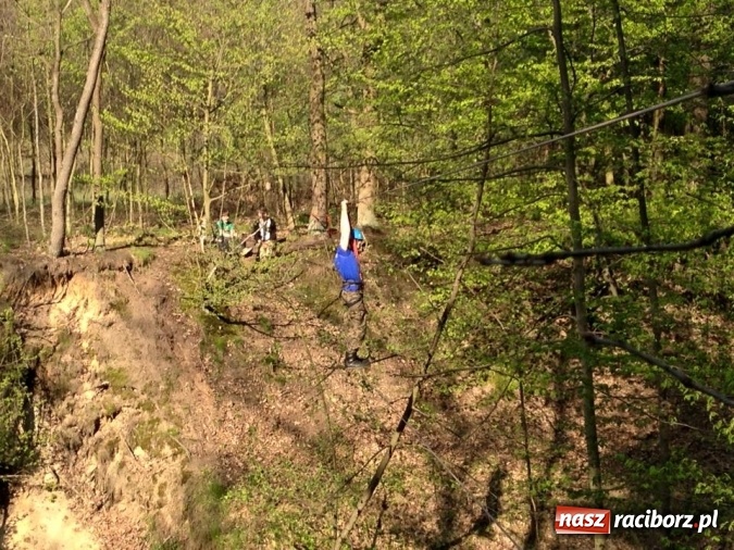 Zdjęcie w galerii na portalu naszraciborz.pl: Bastion na biwaku w szymocickim lesie wiadomości z regionu
