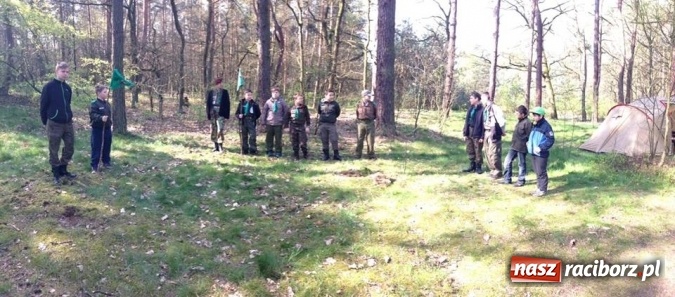 Zdjęcie w galerii na portalu naszraciborz.pl: Bastion na biwaku w szymocickim lesie wiadomości z regionu