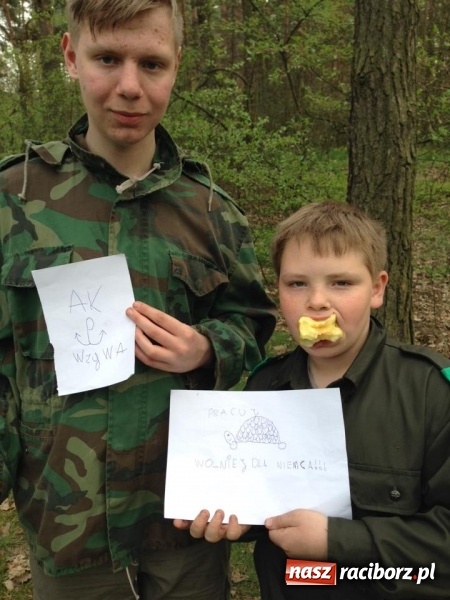 Zdjęcie w galerii na portalu naszraciborz.pl: Bastion na biwaku w szymocickim lesie wiadomości z regionu