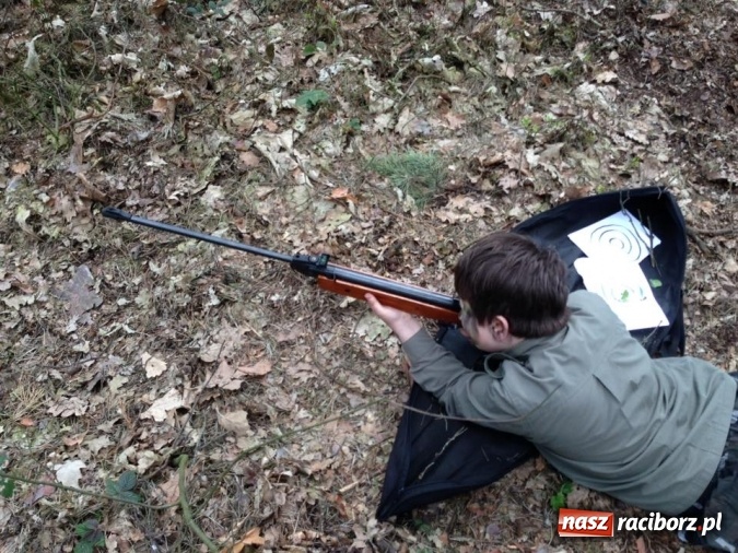 Zdjęcie w galerii na portalu naszraciborz.pl: Bastion na biwaku w szymocickim lesie wiadomości z regionu