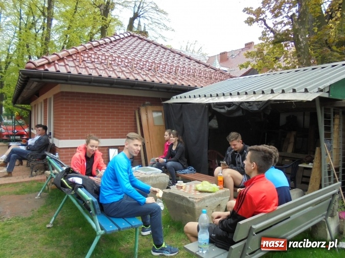 Zdjęcie w galerii na portalu naszraciborz.pl: Młodzież rozegrała turniej tenisowy z rodzicami  wiadomości z regionu