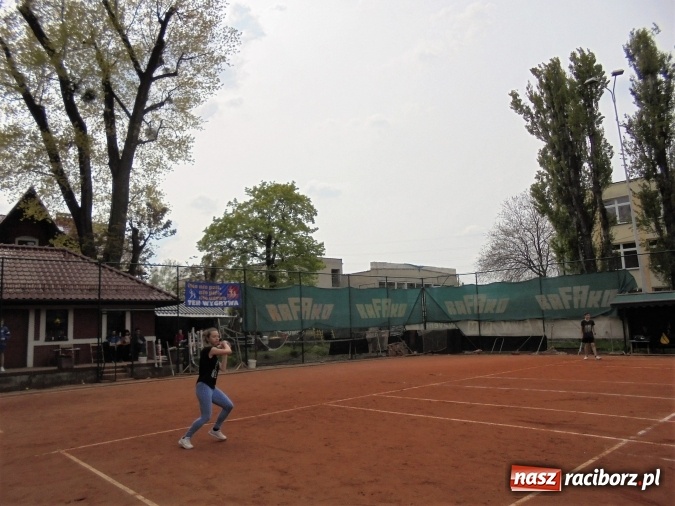 Zdjęcie w galerii na portalu naszraciborz.pl: Młodzież rozegrała turniej tenisowy z rodzicami  wiadomości z regionu