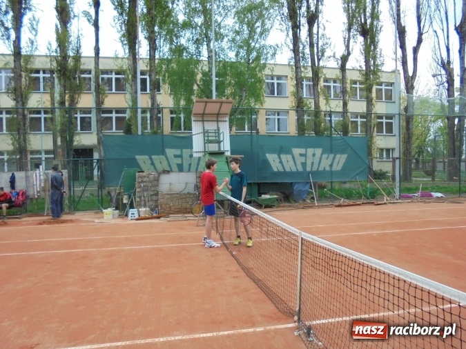 Zdjęcie w galerii na portalu naszraciborz.pl: Młodzież rozegrała turniej tenisowy z rodzicami  wiadomości z regionu