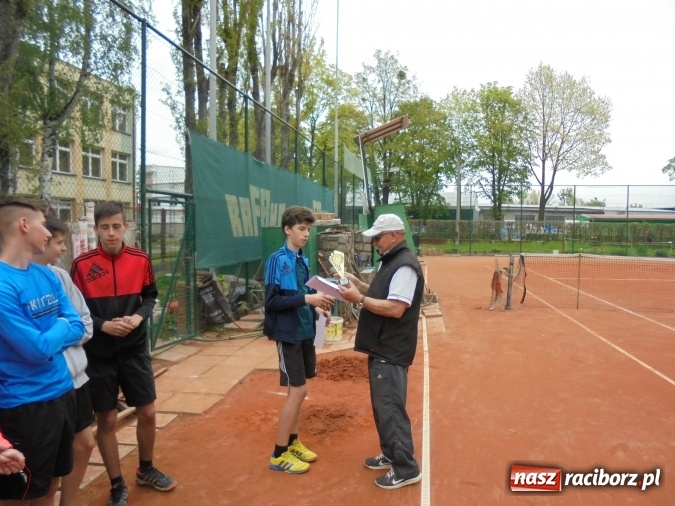 Zdjęcie w galerii na portalu naszraciborz.pl: Młodzież rozegrała turniej tenisowy z rodzicami  wiadomości z regionu